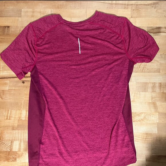 Men's Medium Nike Running  Dri Fit Short Sleeve Lightweight Shirt Red - Picture 3 of 3
